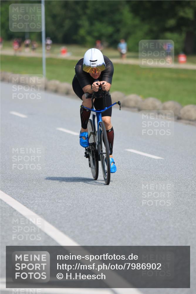 21.06.2025 - 27. Vierlanden-Triathlon H.Heesch http://msf.ph/oto/7986902 15.06.2025 11:35:06 Radfahren 662 meine-sportfotos.de