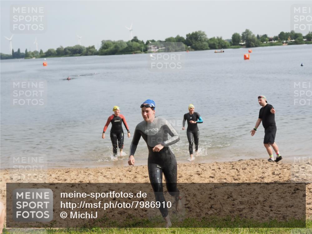21.06.2025 - 27. Vierlanden-Triathlon MichiJ http://msf.ph/oto/7986910 15.06.2026 09:11:59 Schwimmen 201, 215, 229, 245 meine-sportfotos.de