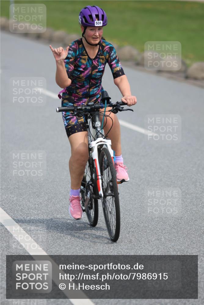 15.06.2025 - 27. Vierlanden-Triathlon H.Heesch http://msf.ph/oto/7986915 15.06.2025 11:15:41 Radfahren 65, 147, 531, 670, 729, 779 meine-sportfotos.de