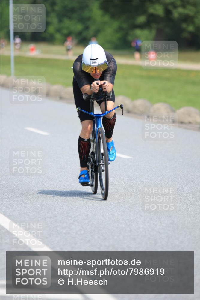 21.06.2025 - 27. Vierlanden-Triathlon H.Heesch http://msf.ph/oto/7986919 15.06.2025 11:35:06 Radfahren 662 meine-sportfotos.de