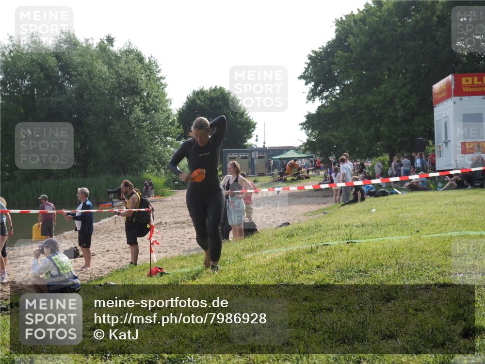 15.06.2025 - 27. Vierlanden-Triathlon KatJ http://msf.ph/oto/7986928 15.06.2025 09:02:39 Schwimmen 200, 223, 246 meine-sportfotos.de