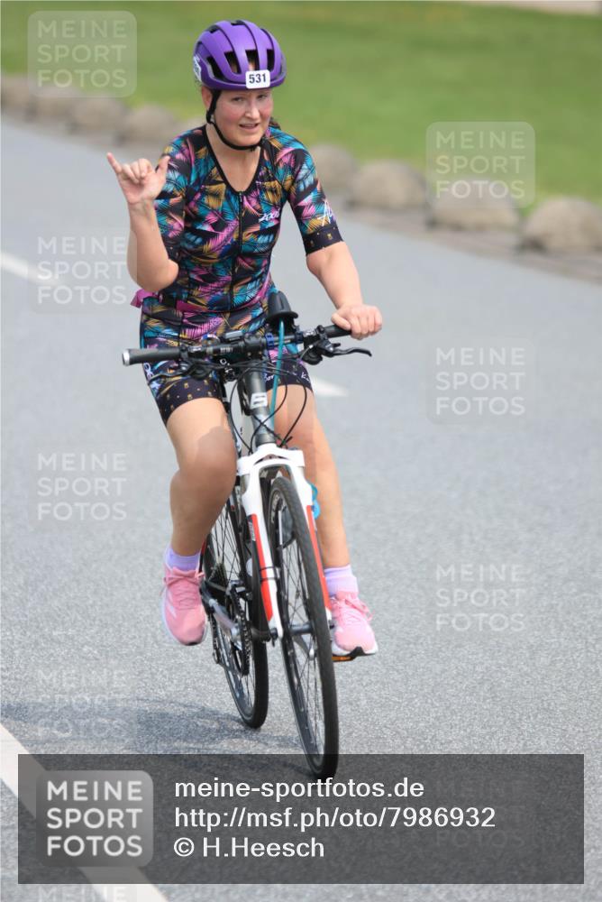 15.06.2025 - 27. Vierlanden-Triathlon H.Heesch http://msf.ph/oto/7986932 15.06.2025 11:15:41 Radfahren 65, 147, 531, 670, 729, 779 meine-sportfotos.de