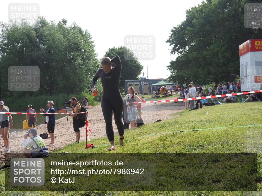 15.06.2025 - 27. Vierlanden-Triathlon KatJ http://msf.ph/oto/7986942 15.06.2025 09:02:39 Schwimmen 200, 223, 246 meine-sportfotos.de