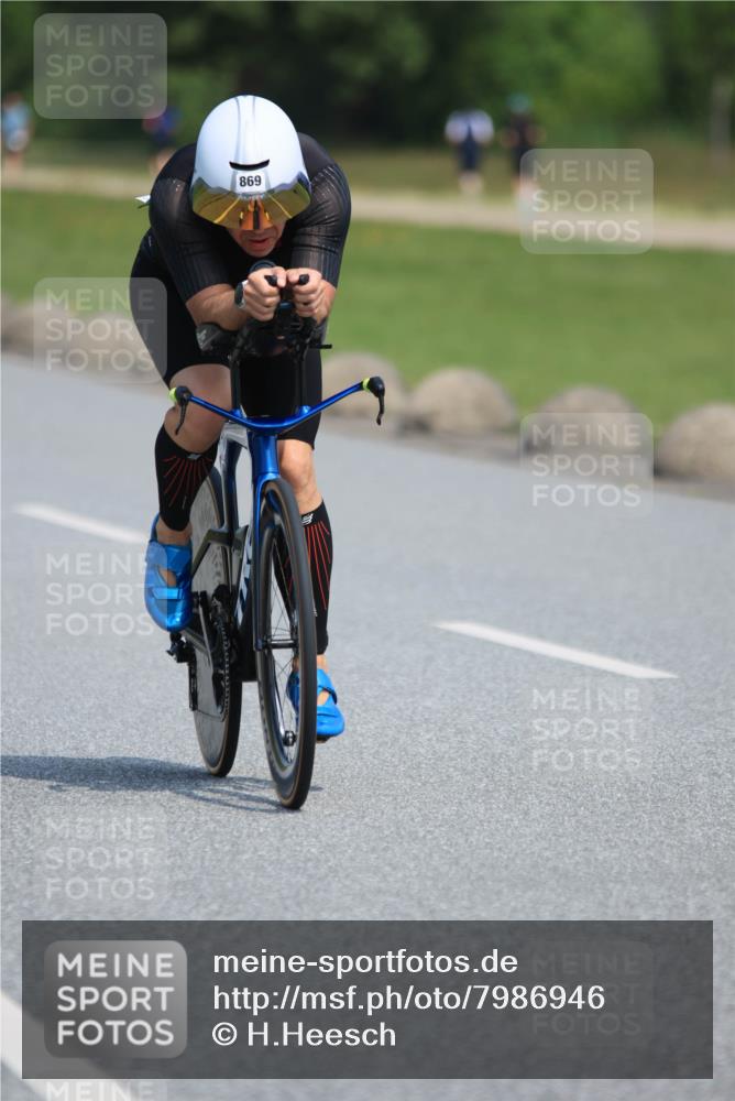 21.06.2025 - 27. Vierlanden-Triathlon H.Heesch http://msf.ph/oto/7986946 15.06.2025 11:35:07 Radfahren 662 meine-sportfotos.de