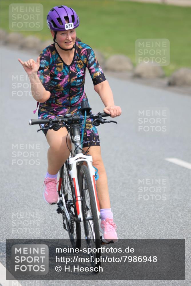15.06.2025 - 27. Vierlanden-Triathlon H.Heesch http://msf.ph/oto/7986948 15.06.2025 11:15:42 Radfahren 65, 147, 531, 670, 729, 779 meine-sportfotos.de