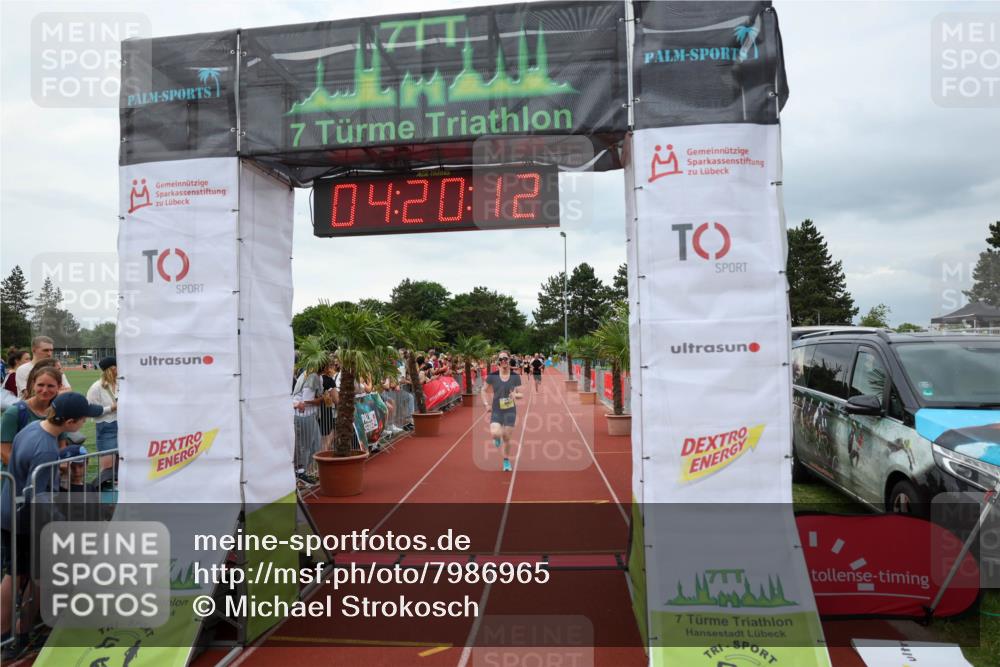 15.06.2025 - 7 Türme Triathlon Michael Strokosch http://msf.ph/oto/7986965 15.06.2025 14:20:12 Ziel 897, 906, 1026 meine-sportfotos.de