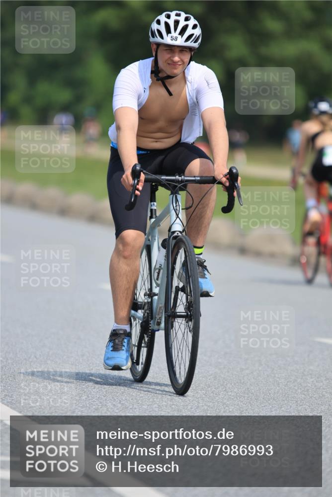 21.06.2025 - 27. Vierlanden-Triathlon H.Heesch http://msf.ph/oto/7986993 15.06.2025 11:35:24 Radfahren 58, 656 meine-sportfotos.de