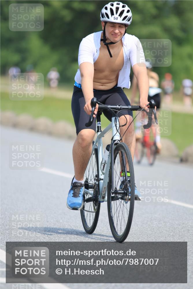 21.06.2025 - 27. Vierlanden-Triathlon H.Heesch http://msf.ph/oto/7987007 15.06.2025 11:35:24 Radfahren 58, 656 meine-sportfotos.de