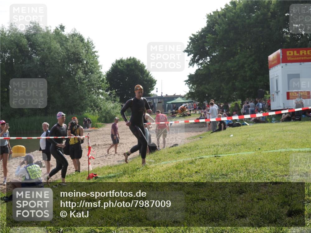 15.06.2025 - 27. Vierlanden-Triathlon KatJ http://msf.ph/oto/7987009 15.06.2025 09:02:45 Schwimmen 200, 210, 223, 246 meine-sportfotos.de