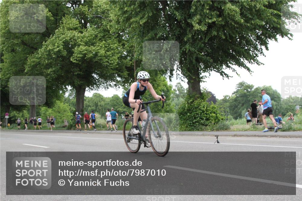15.06.2025 - 7 Türme Triathlon Yannick Fuchs http://msf.ph/oto/7987010 15.06.2025 13:53:42 Radfahren  meine-sportfotos.de