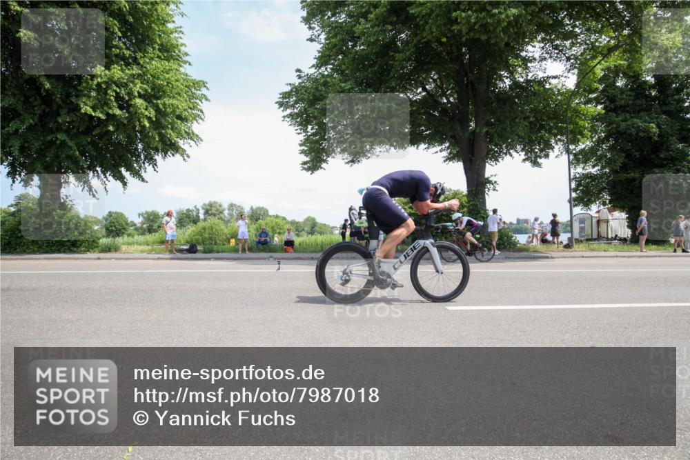 15.06.2025 - 7 Türme Triathlon Yannick Fuchs http://msf.ph/oto/7987018 15.06.2025 12:37:52 Radfahren 246, 399, 603, 675 meine-sportfotos.de