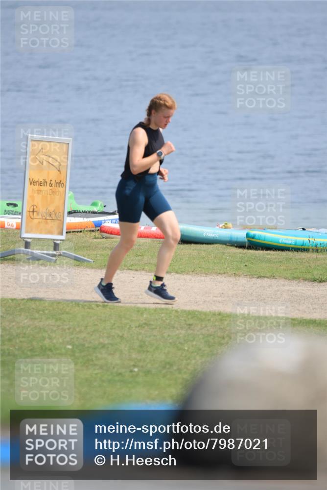 21.06.2025 - 27. Vierlanden-Triathlon H.Heesch http://msf.ph/oto/7987021 15.06.2025 11:35:34 Radfahren 705, 903 meine-sportfotos.de