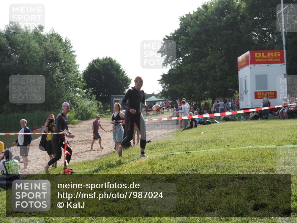 15.06.2025 - 27. Vierlanden-Triathlon KatJ http://msf.ph/oto/7987024 15.06.2025 09:02:45 Schwimmen 200, 210, 223, 246 meine-sportfotos.de