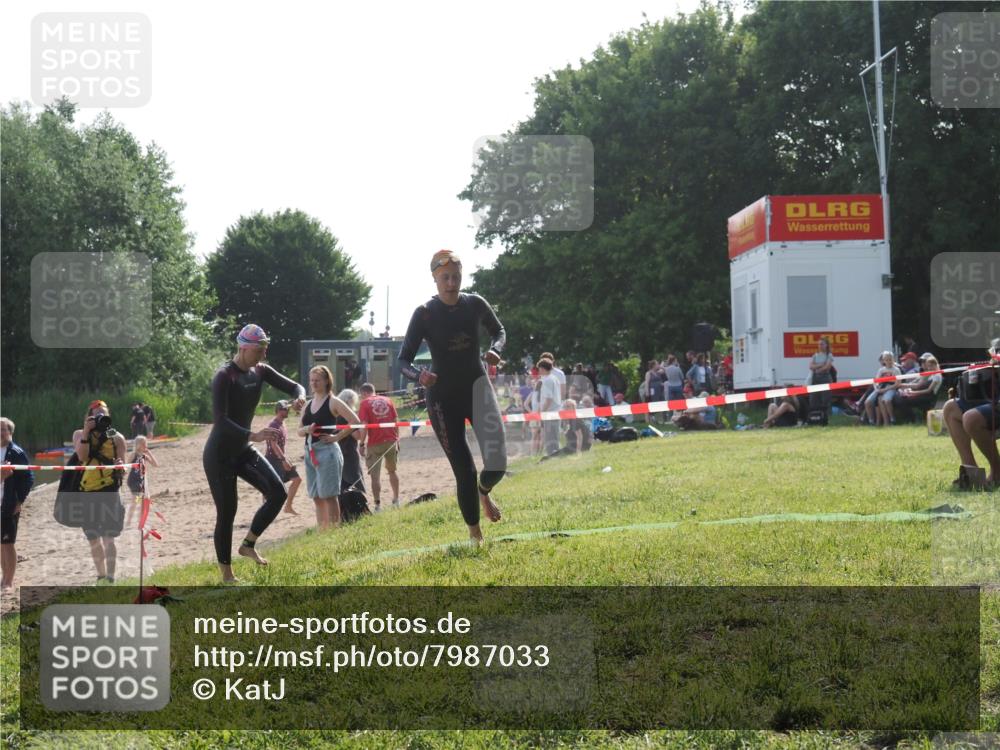 15.06.2025 - 27. Vierlanden-Triathlon KatJ http://msf.ph/oto/7987033 15.06.2025 09:02:46 Schwimmen 200, 210, 223, 246 meine-sportfotos.de