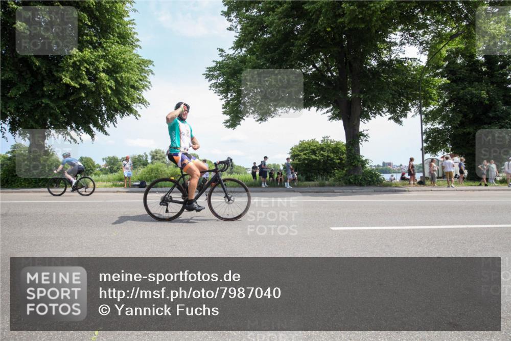 15.06.2025 - 7 Türme Triathlon Yannick Fuchs http://msf.ph/oto/7987040 15.06.2025 12:38:42 Radfahren 555, 593 meine-sportfotos.de