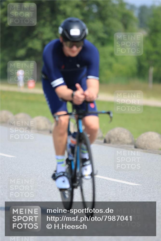 21.06.2025 - 27. Vierlanden-Triathlon H.Heesch http://msf.ph/oto/7987041 15.06.2025 11:35:37 Radfahren 705, 903 meine-sportfotos.de