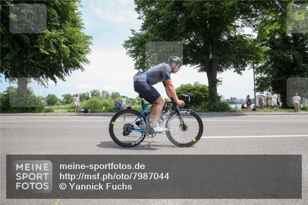 15.06.2025 - 7 Türme Triathlon Yannick Fuchs http://msf.ph/oto/7987044 15.06.2025 12:38:52 Radfahren 607 meine-sportfotos.de