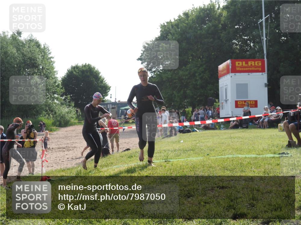 15.06.2025 - 27. Vierlanden-Triathlon KatJ http://msf.ph/oto/7987050 15.06.2025 09:02:46 Schwimmen 200, 210, 223, 246 meine-sportfotos.de