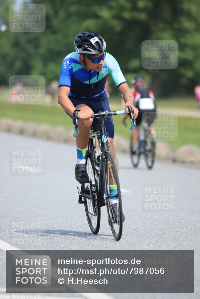 21.06.2025 - 27. Vierlanden-Triathlon H.Heesch http://msf.ph/oto/7987056 15.06.2025 11:35:47 Radfahren 70, 676, 735, 736 meine-sportfotos.de
