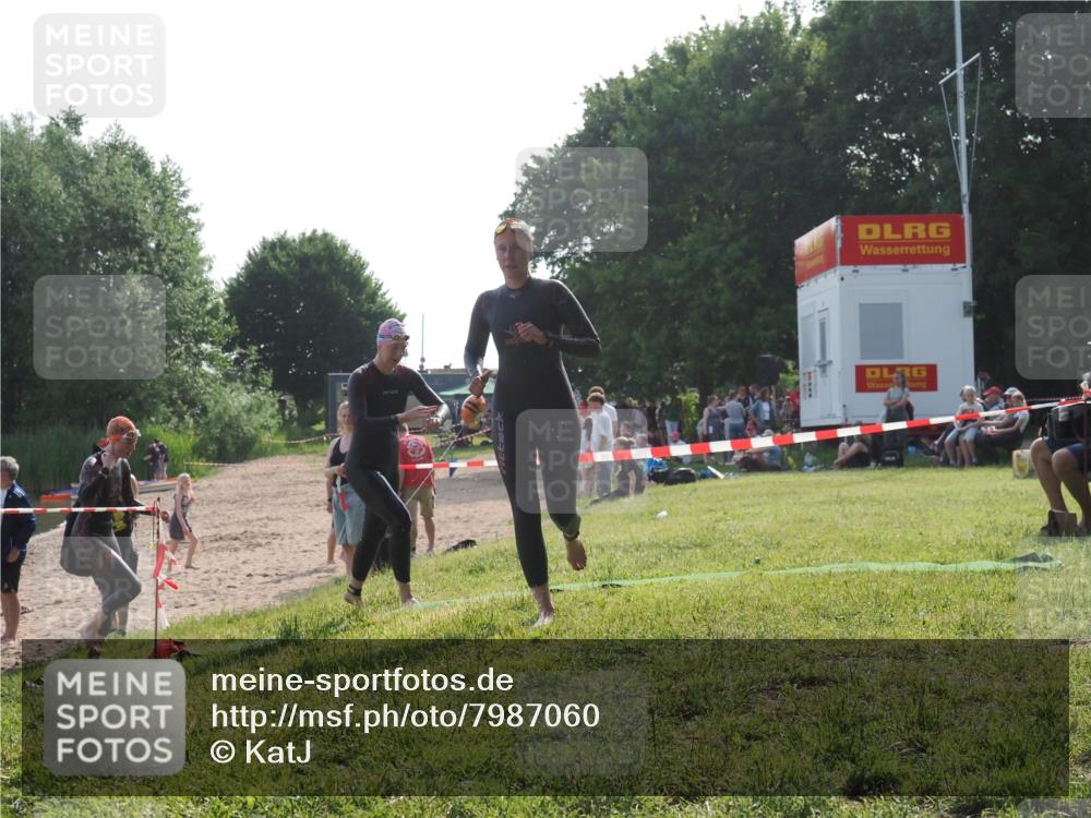 15.06.2025 - 27. Vierlanden-Triathlon KatJ http://msf.ph/oto/7987060 15.06.2025 09:02:46 Schwimmen 200, 210, 223, 246 meine-sportfotos.de