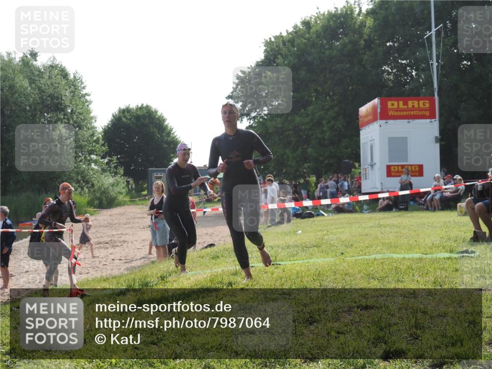 15.06.2025 - 27. Vierlanden-Triathlon KatJ http://msf.ph/oto/7987064 15.06.2025 09:02:46 Schwimmen 200, 210, 223, 246 meine-sportfotos.de
