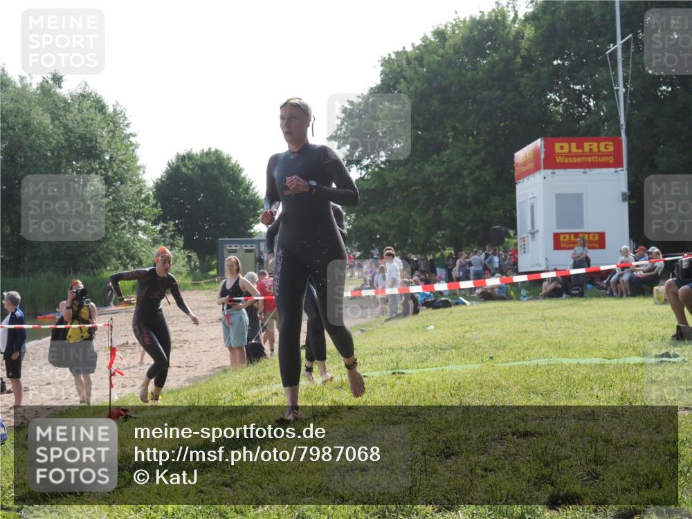 15.06.2025 - 27. Vierlanden-Triathlon KatJ http://msf.ph/oto/7987068 15.06.2025 09:02:47 Schwimmen 200, 210, 223, 246 meine-sportfotos.de