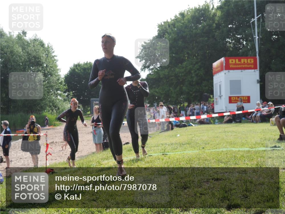 15.06.2025 - 27. Vierlanden-Triathlon KatJ http://msf.ph/oto/7987078 15.06.2025 09:02:47 Schwimmen 200, 210, 223, 246 meine-sportfotos.de
