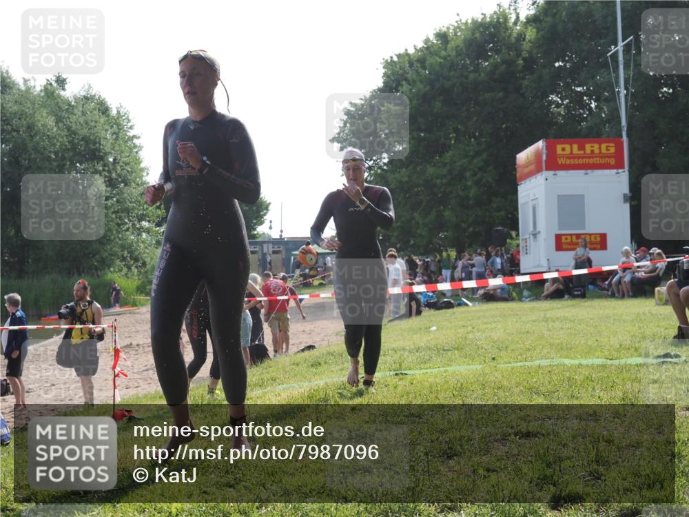 15.06.2025 - 27. Vierlanden-Triathlon KatJ http://msf.ph/oto/7987096 15.06.2025 09:02:47 Schwimmen 200, 210, 223, 246 meine-sportfotos.de