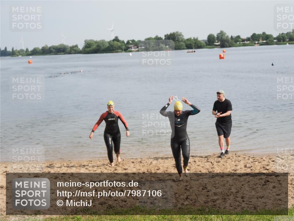 21.06.2025 - 27. Vierlanden-Triathlon MichiJ http://msf.ph/oto/7987106 15.06.2026 09:12:02 Schwimmen 201, 215, 229 meine-sportfotos.de