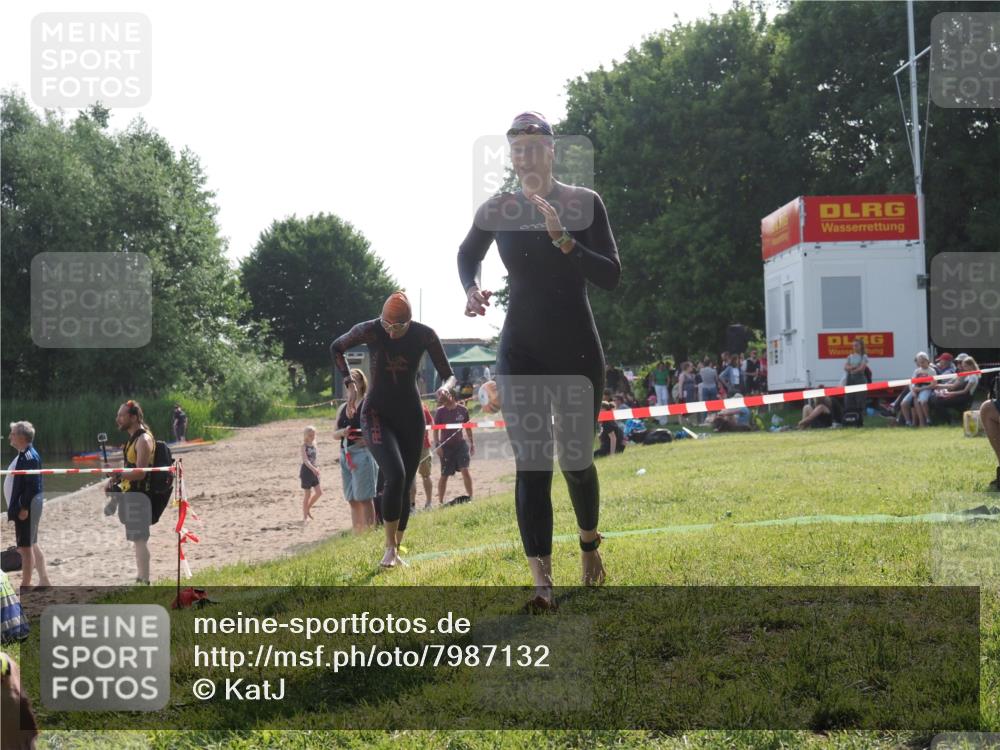 15.06.2025 - 27. Vierlanden-Triathlon KatJ http://msf.ph/oto/7987132 15.06.2025 09:02:48 Schwimmen 200, 210, 223, 246 meine-sportfotos.de