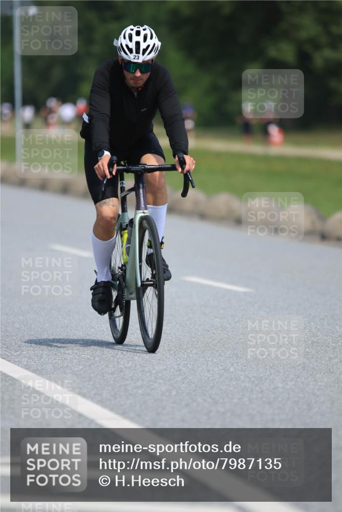 21.06.2025 - 27. Vierlanden-Triathlon H.Heesch http://msf.ph/oto/7987135 15.06.2025 11:36:33 Radfahren 23, 639, 697, 712, 851 meine-sportfotos.de