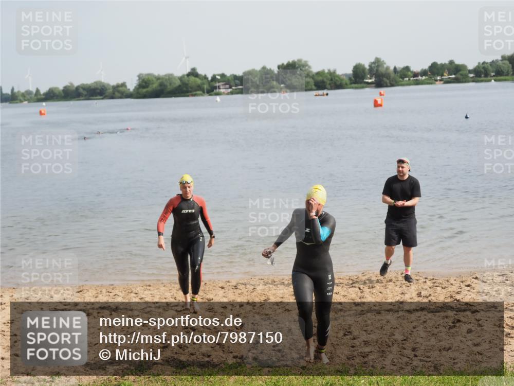 21.06.2025 - 27. Vierlanden-Triathlon MichiJ http://msf.ph/oto/7987150 15.06.2026 09:12:03 Schwimmen 201, 215, 229 meine-sportfotos.de
