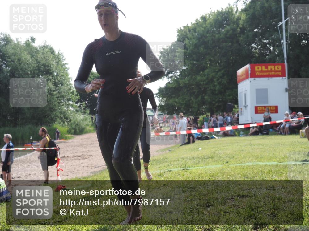 15.06.2025 - 27. Vierlanden-Triathlon KatJ http://msf.ph/oto/7987157 15.06.2025 09:02:49 Schwimmen 200, 210, 223 meine-sportfotos.de