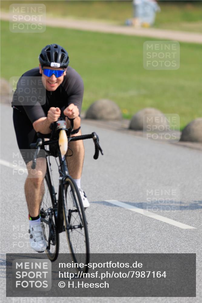 15.06.2025 - 27. Vierlanden-Triathlon H.Heesch http://msf.ph/oto/7987164 15.06.2025 09:09:37 Radfahren 30, 196 meine-sportfotos.de