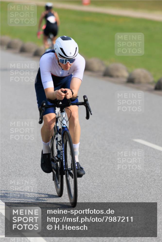15.06.2025 - 27. Vierlanden-Triathlon H.Heesch http://msf.ph/oto/7987211 15.06.2025 09:10:08 Radfahren 8 meine-sportfotos.de