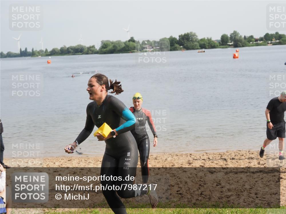 21.06.2025 - 27. Vierlanden-Triathlon MichiJ http://msf.ph/oto/7987217 15.06.2026 09:12:05 Schwimmen 201, 215, 229 meine-sportfotos.de