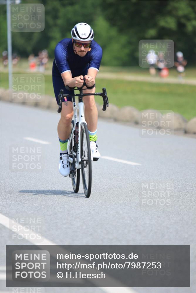 21.06.2025 - 27. Vierlanden-Triathlon H.Heesch http://msf.ph/oto/7987253 15.06.2025 11:36:56 Radfahren 123, 125, 642 meine-sportfotos.de