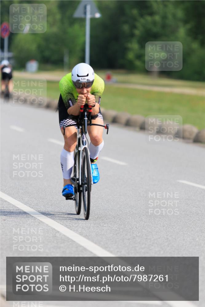 15.06.2025 - 27. Vierlanden-Triathlon H.Heesch http://msf.ph/oto/7987261 15.06.2025 09:10:54 Radfahren 54, 126 meine-sportfotos.de