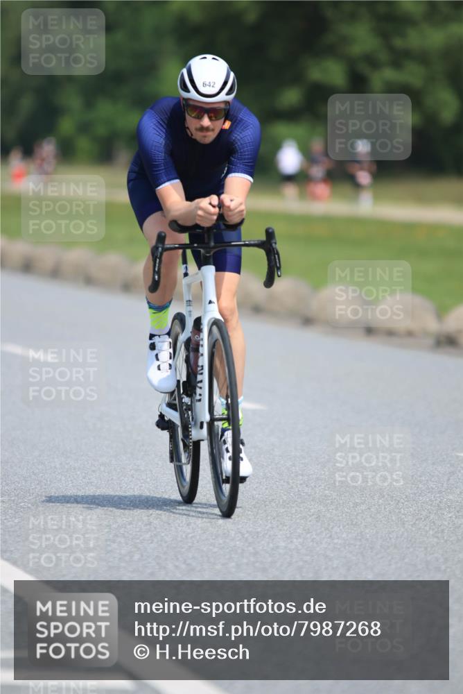 21.06.2025 - 27. Vierlanden-Triathlon H.Heesch http://msf.ph/oto/7987268 15.06.2025 11:36:56 Radfahren 123, 125, 642 meine-sportfotos.de