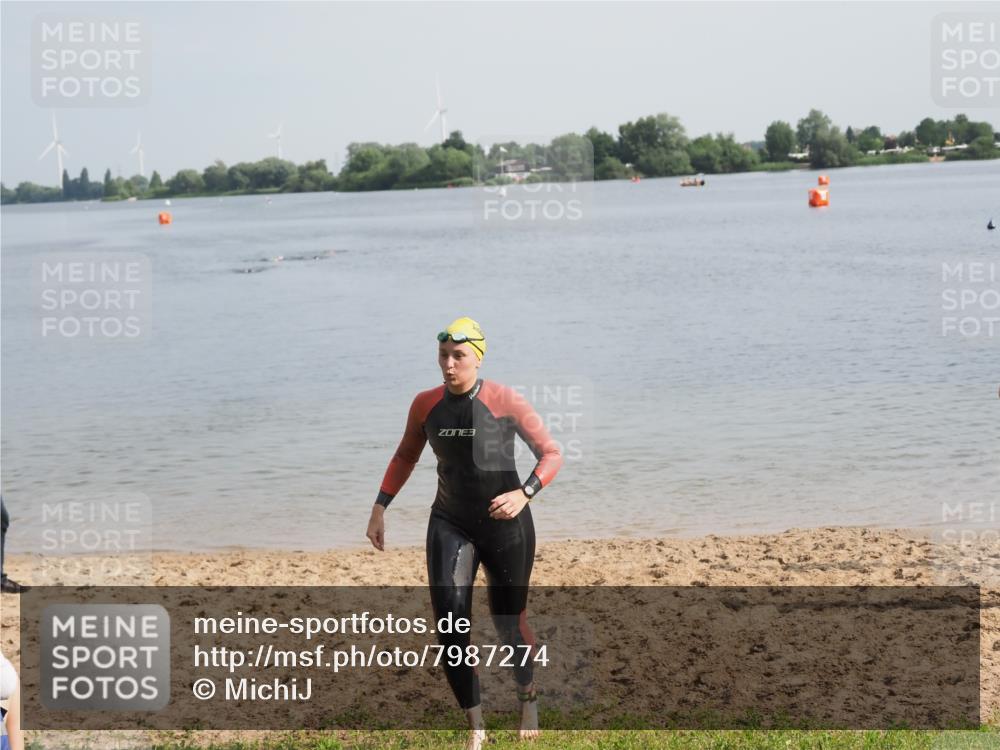 21.06.2025 - 27. Vierlanden-Triathlon MichiJ http://msf.ph/oto/7987274 15.06.2026 09:12:06 Schwimmen 201, 215, 229 meine-sportfotos.de