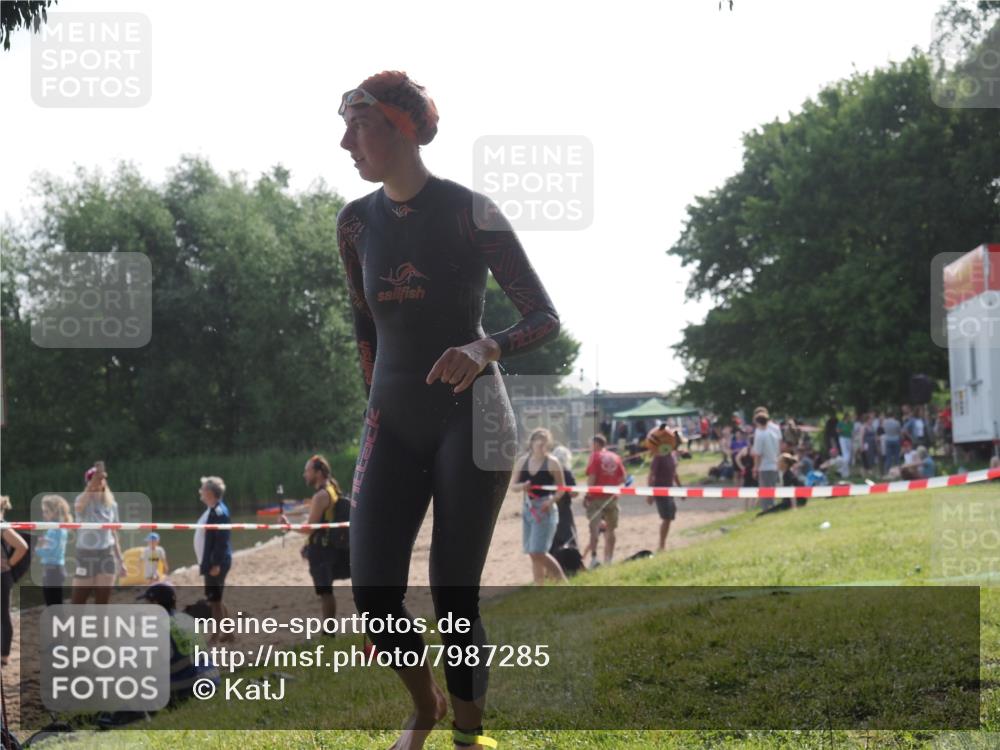 15.06.2025 - 27. Vierlanden-Triathlon KatJ http://msf.ph/oto/7987285 15.06.2025 09:02:51 Schwimmen 200, 210, 223 meine-sportfotos.de