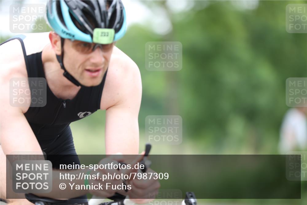 15.06.2025 - 7 Türme Triathlon Yannick Fuchs http://msf.ph/oto/7987309 15.06.2025 11:42:32 Radfahren 204, 209, 233 meine-sportfotos.de