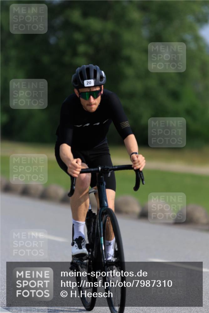 15.06.2025 - 27. Vierlanden-Triathlon H.Heesch http://msf.ph/oto/7987310 15.06.2025 09:11:16 Radfahren 20, 39, 149 meine-sportfotos.de
