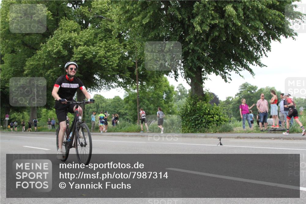15.06.2025 - 7 Türme Triathlon Yannick Fuchs http://msf.ph/oto/7987314 15.06.2025 13:56:08 Radfahren  meine-sportfotos.de