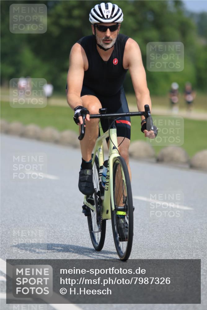 21.06.2025 - 27. Vierlanden-Triathlon H.Heesch http://msf.ph/oto/7987326 15.06.2025 11:37:04 Radfahren 125, 713 meine-sportfotos.de
