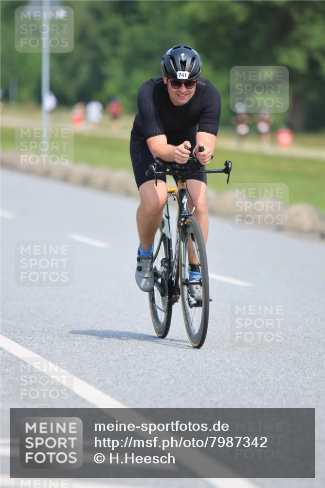 21.06.2025 - 27. Vierlanden-Triathlon H.Heesch http://msf.ph/oto/7987342 15.06.2025 11:37:19 Radfahren 741 meine-sportfotos.de