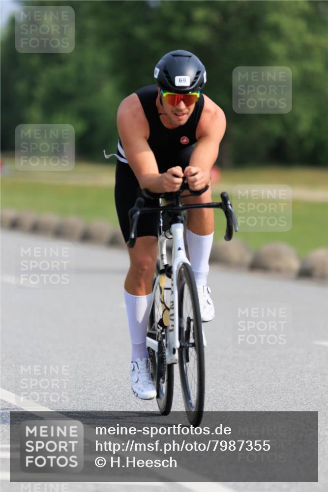15.06.2025 - 27. Vierlanden-Triathlon H.Heesch http://msf.ph/oto/7987355 15.06.2025 09:12:26 Radfahren 27, 41, 69, 124 meine-sportfotos.de