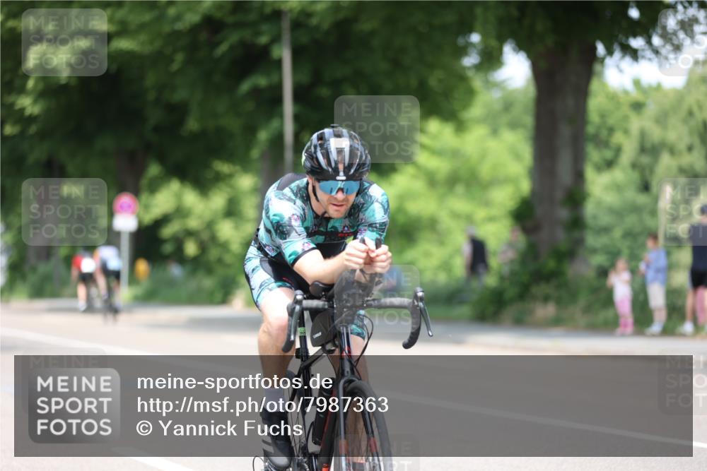 15.06.2025 - 7 Türme Triathlon Yannick Fuchs http://msf.ph/oto/7987363 15.06.2025 12:58:33 Radfahren 367, 386, 440, 585, 592, 606, 762, 769, 865, 881 meine-sportfotos.de