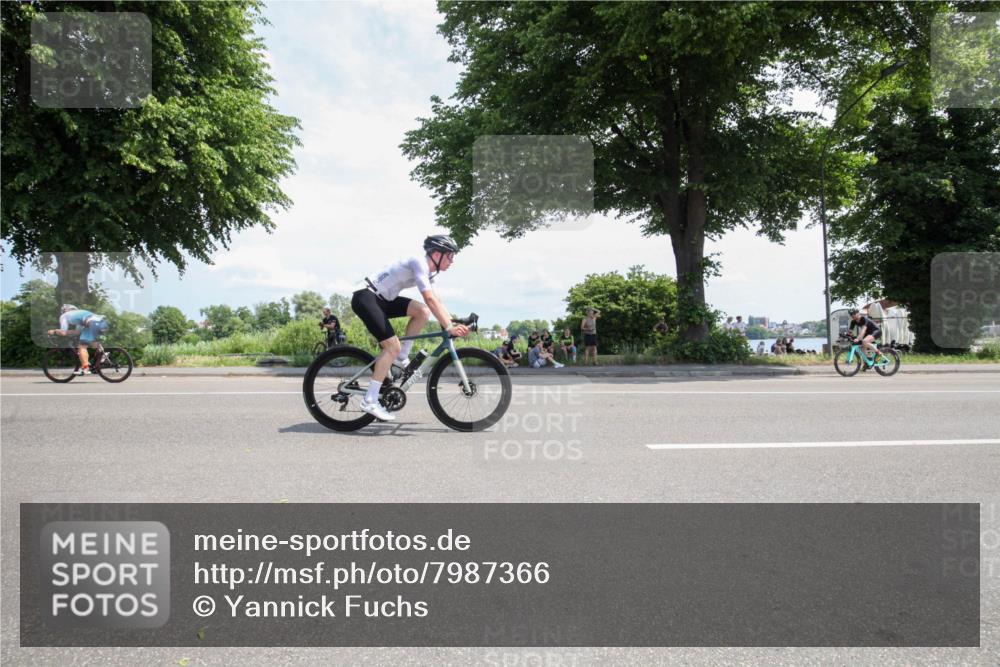 15.06.2025 - 7 Türme Triathlon Yannick Fuchs http://msf.ph/oto/7987366 15.06.2025 12:45:30 Radfahren 245, 363, 439, 551, 588 meine-sportfotos.de
