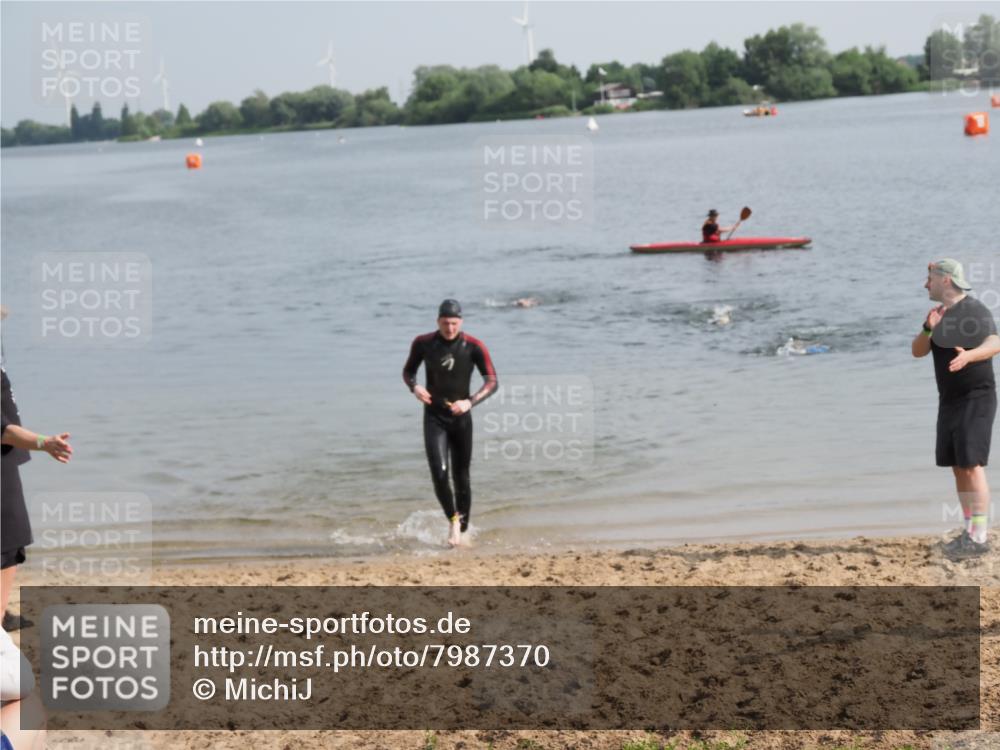 21.06.2025 - 27. Vierlanden-Triathlon MichiJ http://msf.ph/oto/7987370 15.06.2026 09:13:29 Schwimmen 237 meine-sportfotos.de